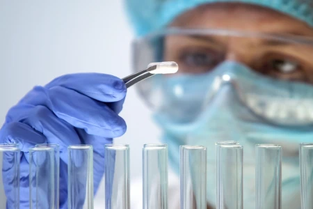 Rury szklane w przemyśle farmaceutycznym – dlaczego szkło borokrzemowe (borosilicate glass) to najlepszy wybór